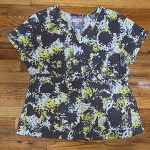 💊Koi XL printed scrub top💊
